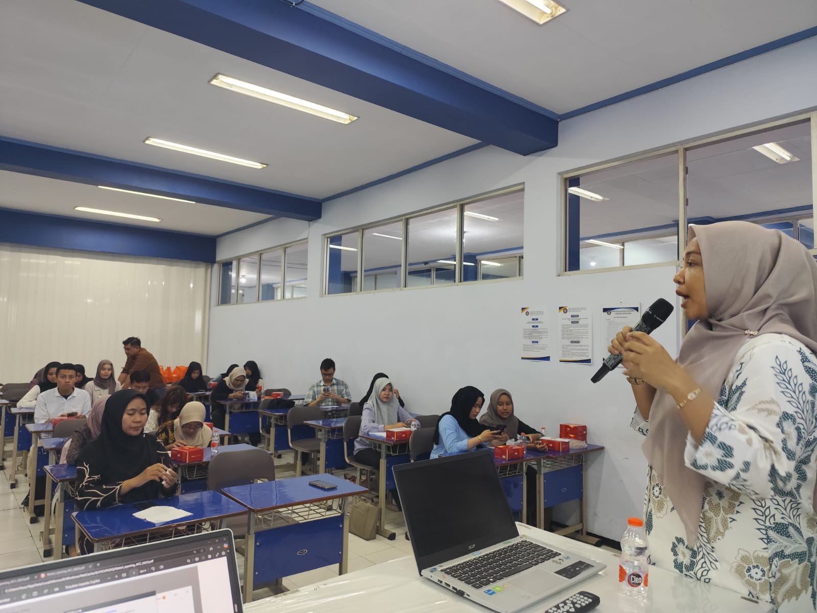 Sudut dekat pembicara saat sesi tanya jawab interaktif